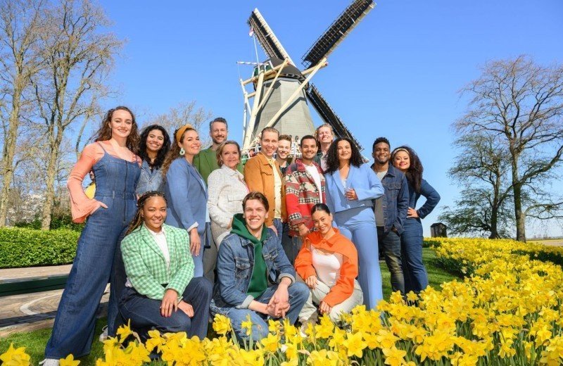 Dit is de cast van de musical The WIZ!